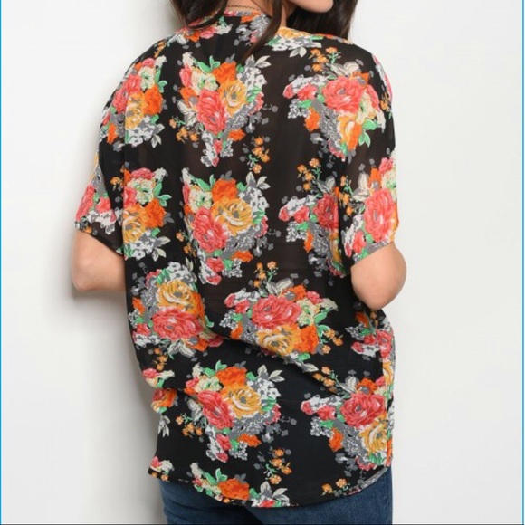 NWOT Super cute black floral kimono! - Picture 2 of 3